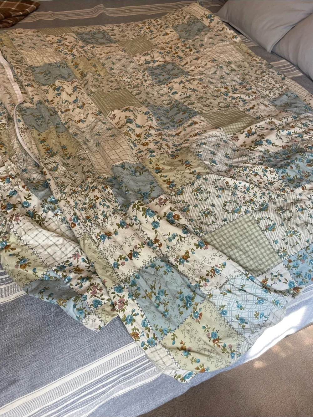 King size 100% cotton Floral Patchwork Quilt looking duvet